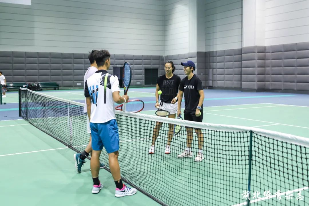 前锋的积极 前锋的积极