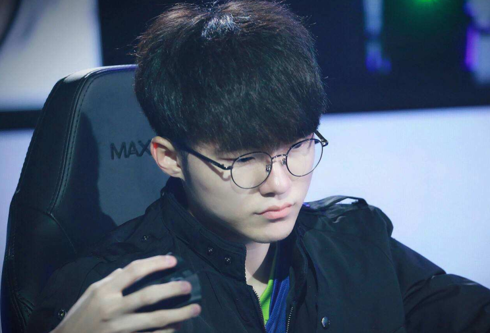 球先擦肩再 球先擦肩再