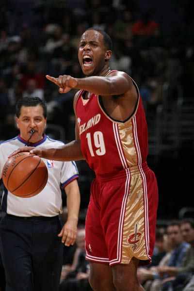 必须摸黑探 必须摸黑探